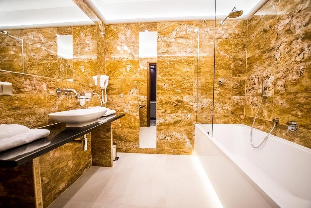 Palac 4* Poledno